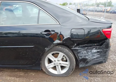 2014 Toyota Camry L/Le/Se/Se Sport/Xle z USA, uszkodzony, nr VIN 4T1BF1FK8EU393909